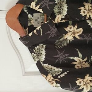 SOLITUDE Aloha Style Hawaiian Floral Black Short Sleeve Button-Up Shirt size Lrg